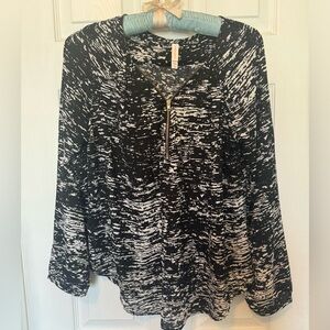Women’s xhilaration quarter zip blouse